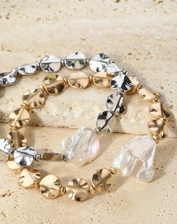 Bracelet pearl detail