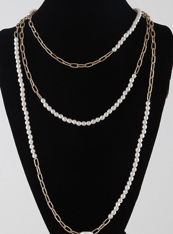 Layering pearl necklace